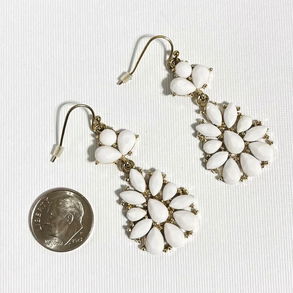 Avon White Flower Statement Earrings Dangle Gold Tone Hooks Drop Retro Evening